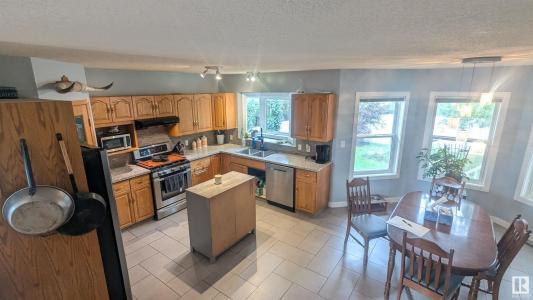 5937 43A STREET, Vegreville, Alberta T9C 1V2, Canada