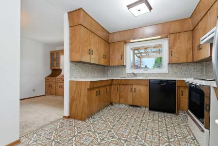 16 ARB CLOSE, Red Deer, Alberta T4R 1E8, Canada