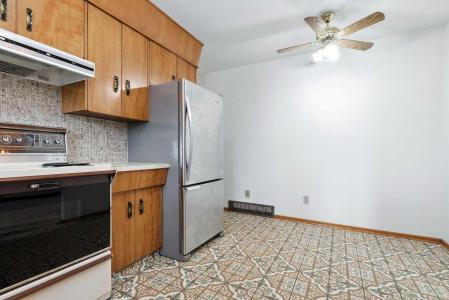 16 ARB CLOSE, Red Deer, 阿爾伯塔 T4R 1E8, 加拿大