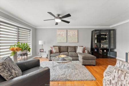2550 DANDURAND, Windsor, Ontario N9E 2C9, Kanada