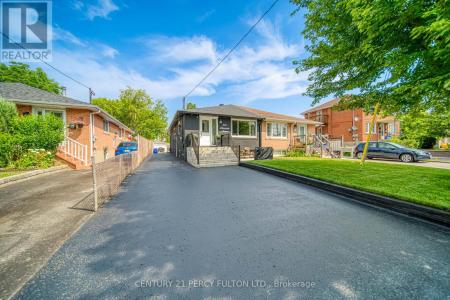 574 MONTCALM AVENUE, Oshawa (vanier), Ontario L1J 2H1, Canadá