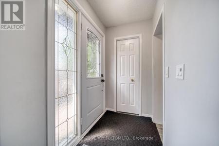 574 MONTCALM AVENUE, Oshawa (vanier), Ontario L1J 2H1, Canadá