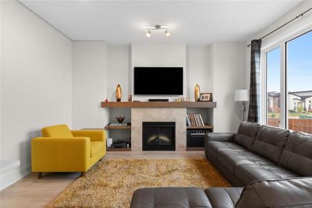 257 EL TASSI DRIVE, Winnipeg, Manitoba R3W 0L8, Canada