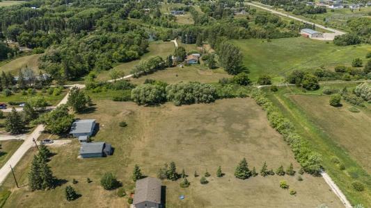 734 CHURCH ROAD, East Selkirk, Manitoba R0E 0M0, Canada