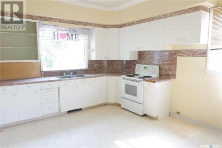 104 2ND AVENUE W, Gravelbourg, Saskatchewan S0H 1X0, Canada