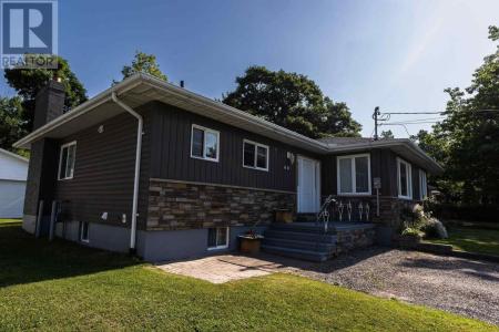60 TILLEY RD, Sault Ste. Marie, Ontario P6B 3Y6, Canadá