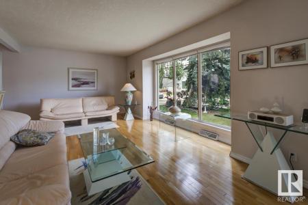 9437 144 STREET NW, Edmonton, Alberta T5R 0R8, Canada