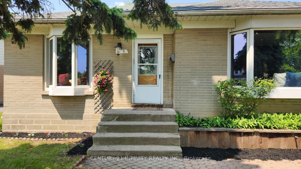 9 FOREST ROAD, Ajax, Ontario L1S 2N2, Kanada