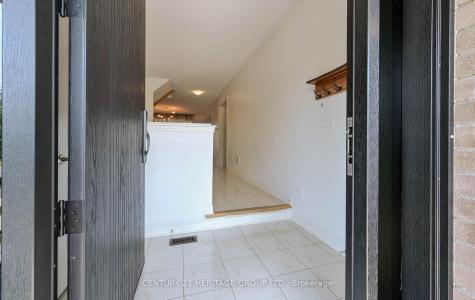 28 FORTIS CRESCENT, Bradford West Gwillimbury, 安大略省 L3Z 0W2, 加拿大