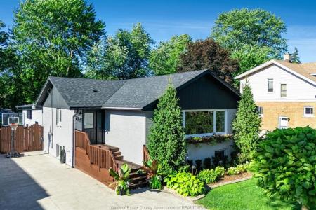533 MORAND, Windsor, Ontario N9G 1H7, Canada