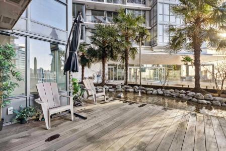 68 SMITHE STREET, Vancouver, British Columbia V6B 0P4, Canada