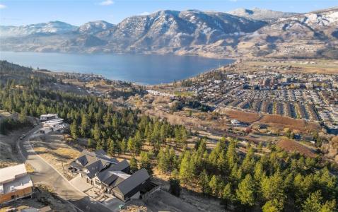 3331 EVERGREEN DRIVE, Penticton, Colombie-Britannique V2A 9A9, Canada