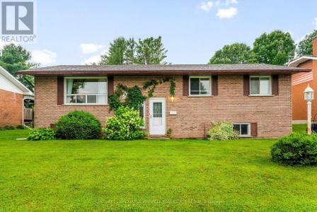 594 HERBERT STREET EAST, Pembroke, Ontario K8A 8E9, Canada