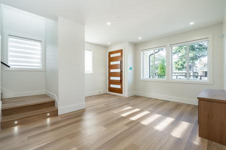 15492 THRIFT, White Rock, Британская Колумбия V4B 2L9, Канада