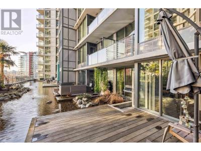 68 SMITHE STREET, Vancouver, British Columbia V6B 0P4, Canada