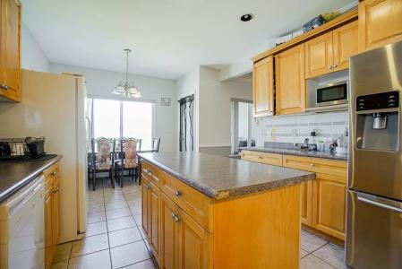 13091 68 AVENUE, Surrey, Colombia Británica V3W 2E5, Canadá