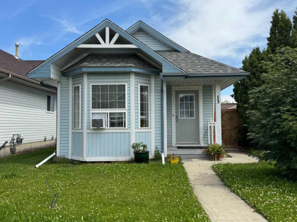 13 HARPER DRIVE DRIVE W, Sylvan Lake, אלברטה T4S 1T5, קנדה