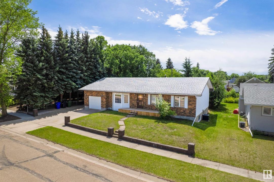 5031 51 AVENUE, Bruderheim, Alberta T0B 0S0, Canada