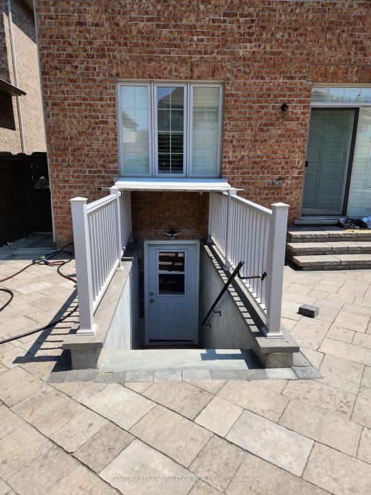 28 CEDARHOLME AVENUE E, Caledon, Ontario L0P 1N0, Canadá