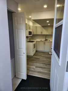 28 CEDARHOLME AVENUE E, Caledon, Ontario L0P 1N0, Canadá