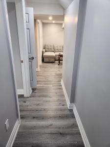 28 CEDARHOLME AVENUE E, Caledon, Ontario L0P 1N0, Canadá