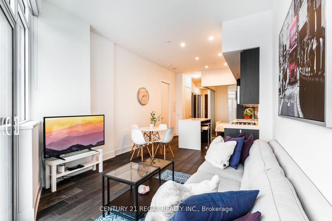 38 IANNUZZI STREET, Toronto, Ontario M5V 0S2, Canada