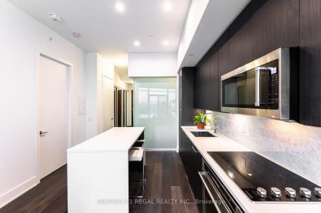 38 IANNUZZI STREET, Toronto, Ontario M5V 0S2, Canada
