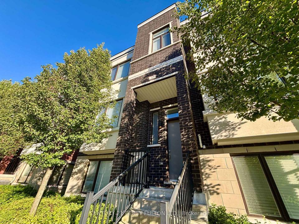 33 LAFFERTY LANE, Richmond Hill, Ontario L4C 0Z8, Canada