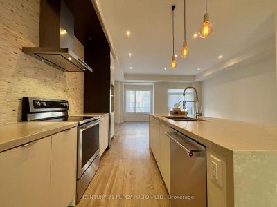 33 LAFFERTY LANE, Richmond Hill, Ontario L4C 0Z8, Canada