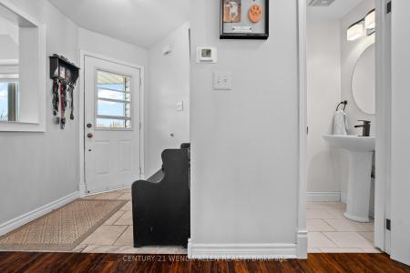 6 HAMMOND STREET, Clarington, Ontario L1C 5E5, Canadá