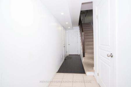 19 ENGLAND TERRACE, Hamilton, オンタリオ L8J 2V7, カナダ