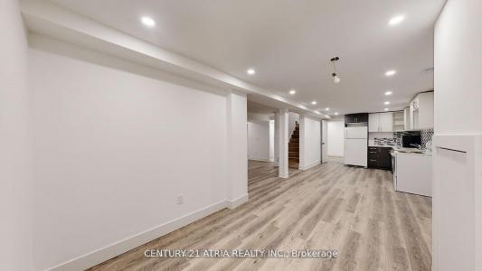 302 BUCKINGHAM ROAD, Newmarket, Ontario L3Y 6K5, Kanada