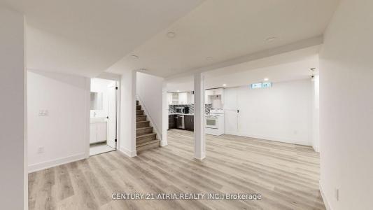 302 BUCKINGHAM ROAD, Newmarket, Ontario L3Y 6K5, Kanada