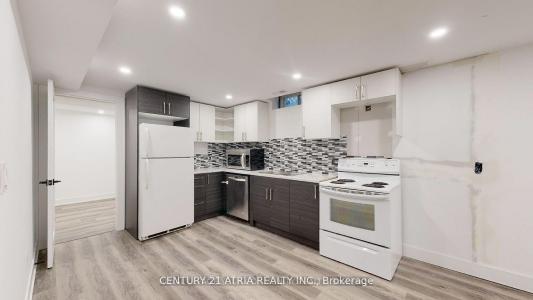 302 BUCKINGHAM ROAD, Newmarket, Ontario L3Y 6K5, Kanada