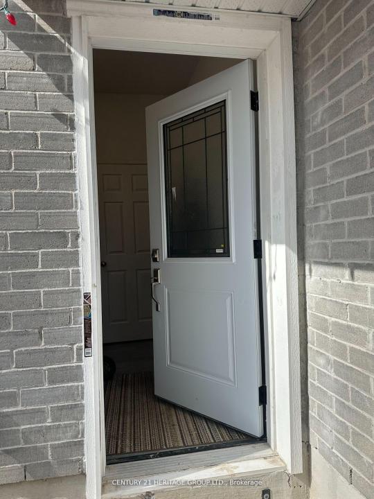 306 SALISBURY LANE, Newmarket, אונטריו L3Y 8A5, קנדה 