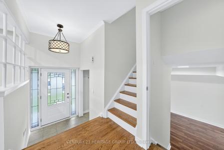 2 HILL DRIVE, Aurora, Ontario L4G 3A6, Canada