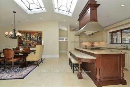 7 VALLEYANNA DRIVE, Toronto, Ontario M4N 1J7, CANADÁ