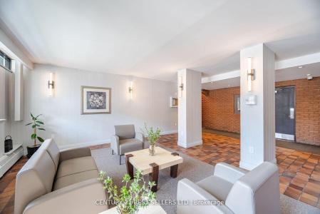 151 LA ROSE AVENUE, Toronto, Ontario M9P 1B3, Canada