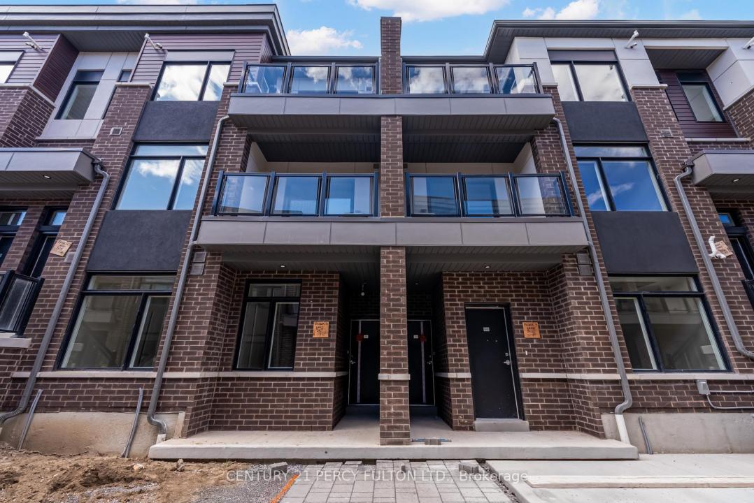 1695 DERSAN STREET, Pickering, Ontario L1X 0S9, Canadá
