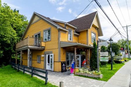 23A Av. de l'Église, Saint-Sauveur, Quebec J0R 1R0, Canada