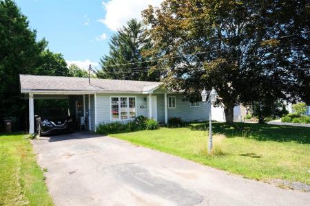 335  16e Avenue, Magog, Quebec J1X 3V6, Kanada