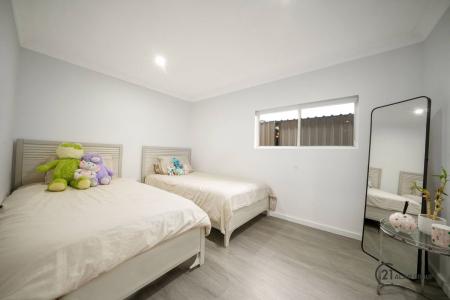 21 Underwood Street, Minto, NSW 2566, Australia