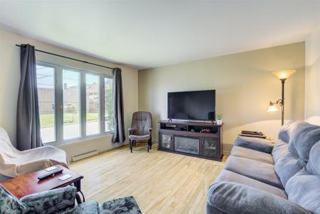 15355 Rue Champlain, Saint-Hyacinthe, 魁北克省 J2T 3A3, 加拿大