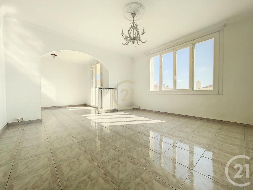 Salon De Provence, Provence-Alpes-Côte D'Azur 13300, צרפת