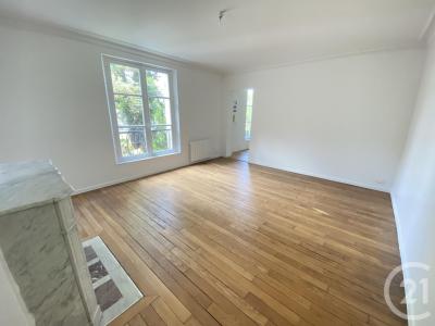Bourg La Reine, Île-de-France 92340, アキタン