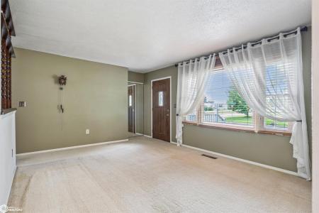 1201 Rolling Meadows Road, Marshalltown, Iowa 50158, USA