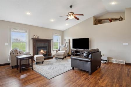 207 Cherry Park Drive Nw, Cedar Rapids, 爱荷华州 52405, 美国