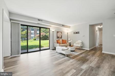 10723 W West Drive , 103, Fairfax, Virginia 22030, USA