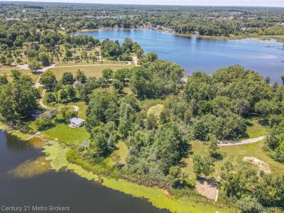454 East Road, Holly, Michigan 48442, USA
