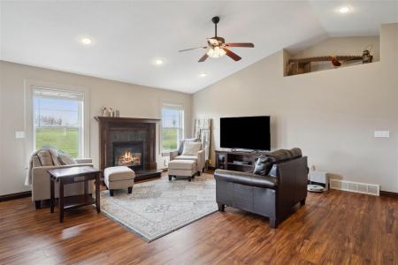 207 Cherry Park Dr Nw, Cedarrapids, 爱荷华州 52405, 美国